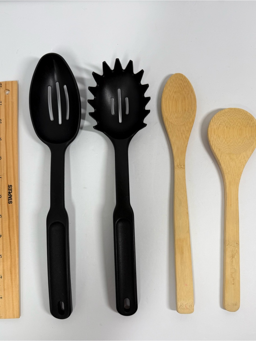 Pampered Chef Lot 4 - bamboo Spoons ,  Pasta Server ,  and slotted spoon